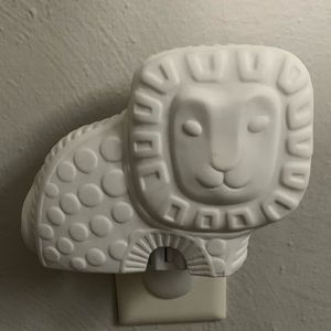 Jonathan Adler white ceramic lion night light